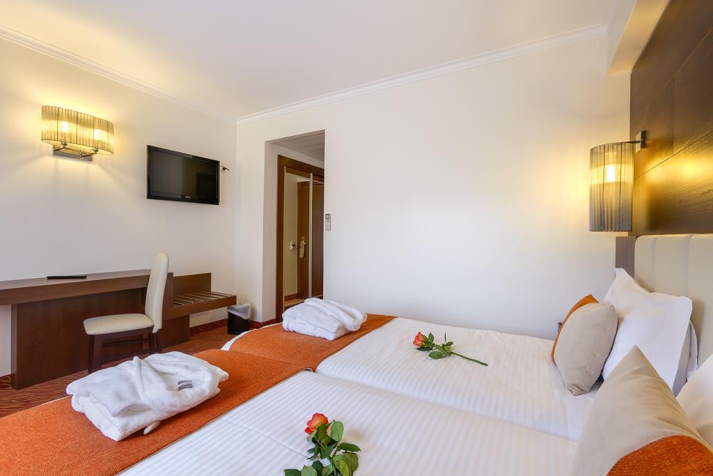 Hotel Avenida De 3*